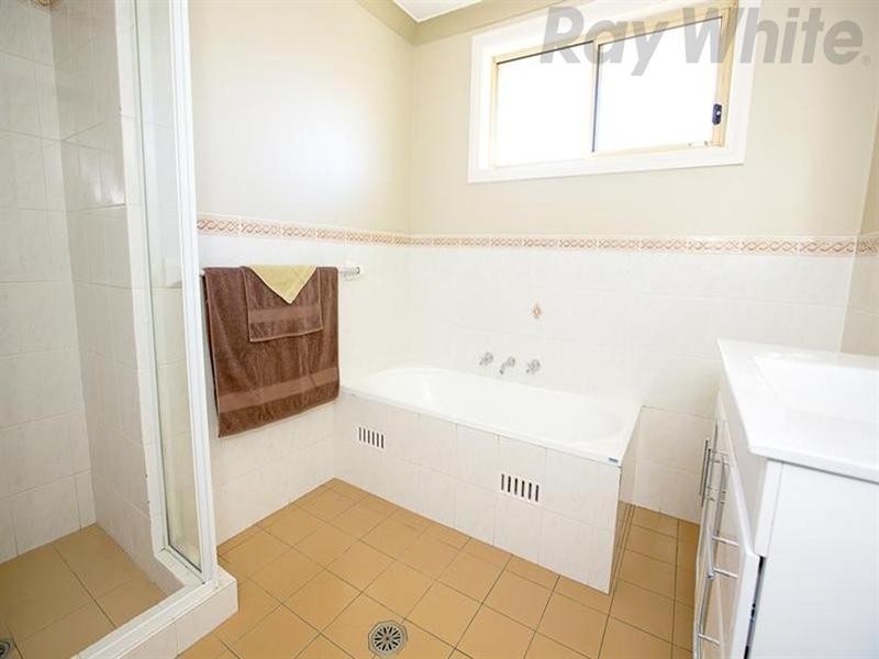 9b Cordelia Crescent, Green Valley NSW 2168