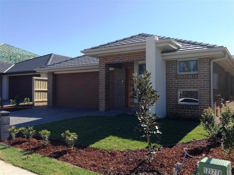 30 Rosedale Circuit, Carnes Hill NSW 2171