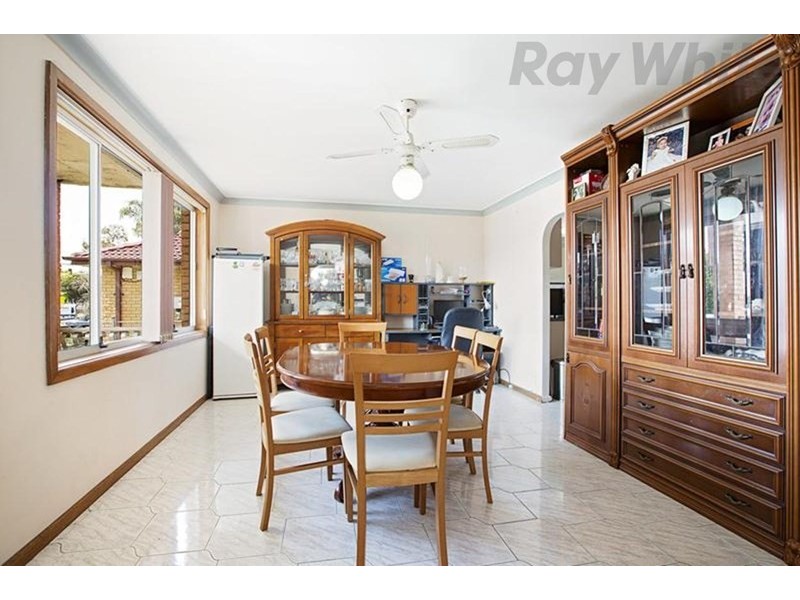 27 Maddecks Avenue, Moorebank NSW 2170