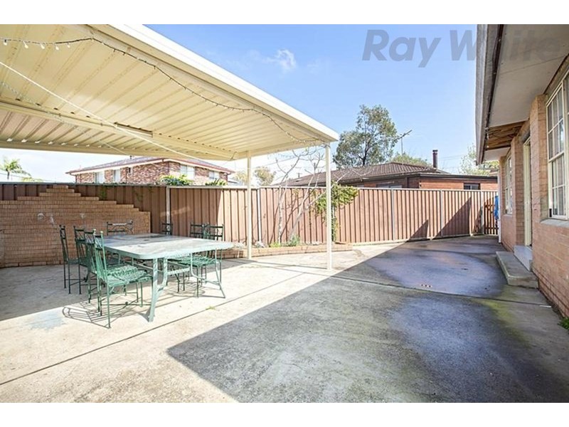 27 Maddecks Avenue, Moorebank NSW 2170