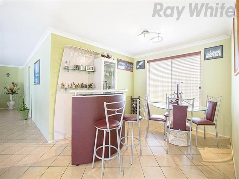 6 Dilston Close, West Hoxton NSW 2171