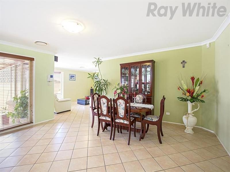 6 Dilston Close, West Hoxton NSW 2171