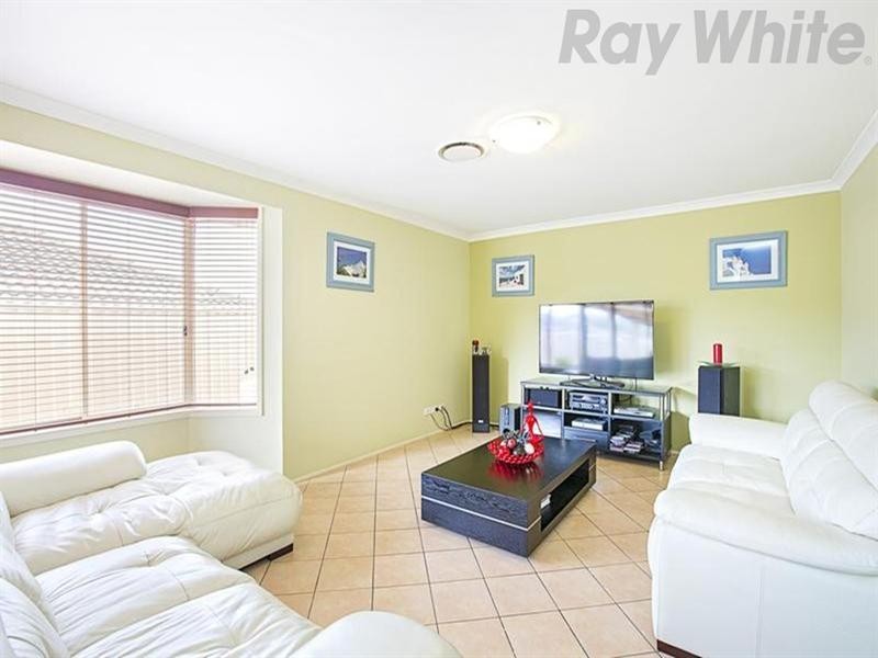 6 Dilston Close, West Hoxton NSW 2171