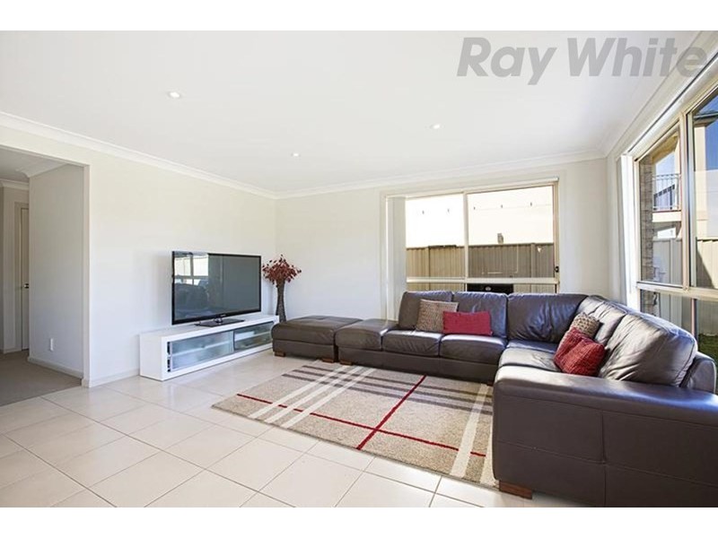 6 Bellerive Close, West Hoxton NSW 2171
