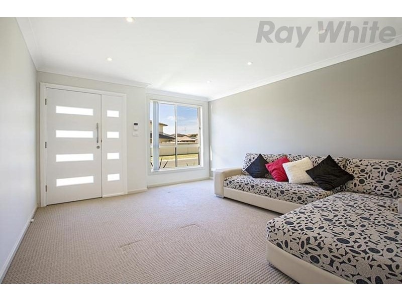 6 Bellerive Close, West Hoxton NSW 2171