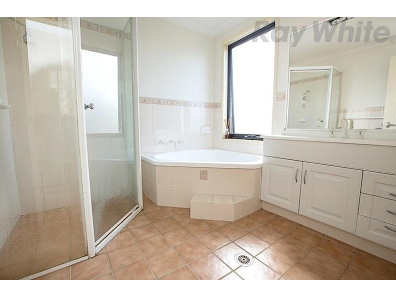 2 Schoeffel Grove, Horningsea Park NSW 2171