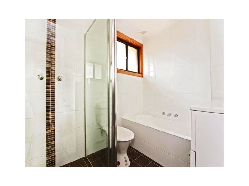 43 Brisbane Road, St Johns Park NSW 2176