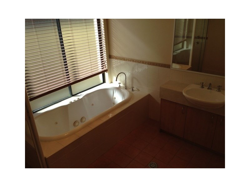 34 Mitchell Drive, West Hoxton NSW 2171