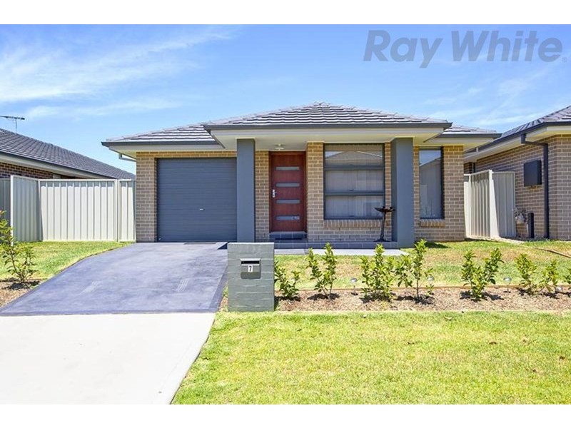 7 Follet Avenue, Middleton Grange NSW 2171