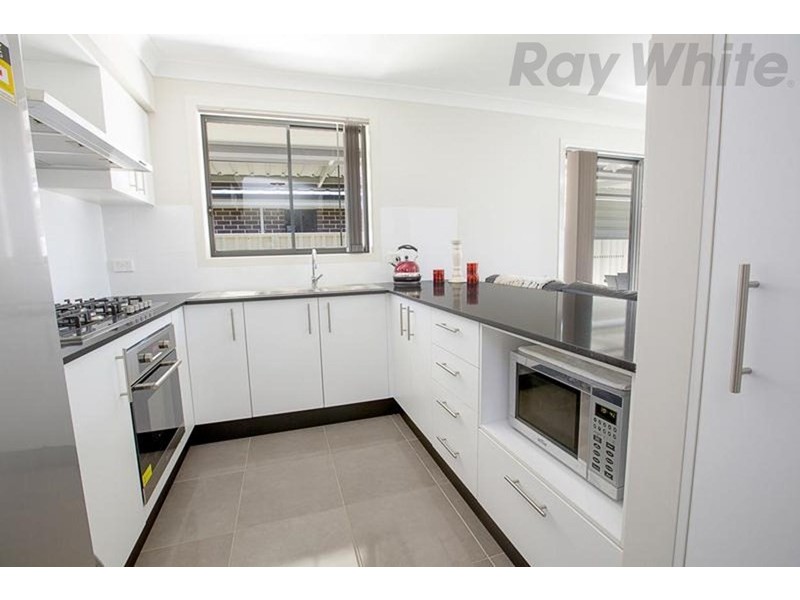 7 Follet Avenue, Middleton Grange NSW 2171