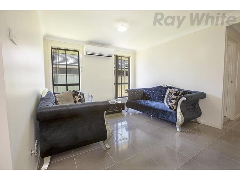 7 Follet Avenue, Middleton Grange NSW 2171