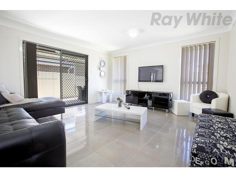 7 Follet Avenue, Middleton Grange NSW 2171