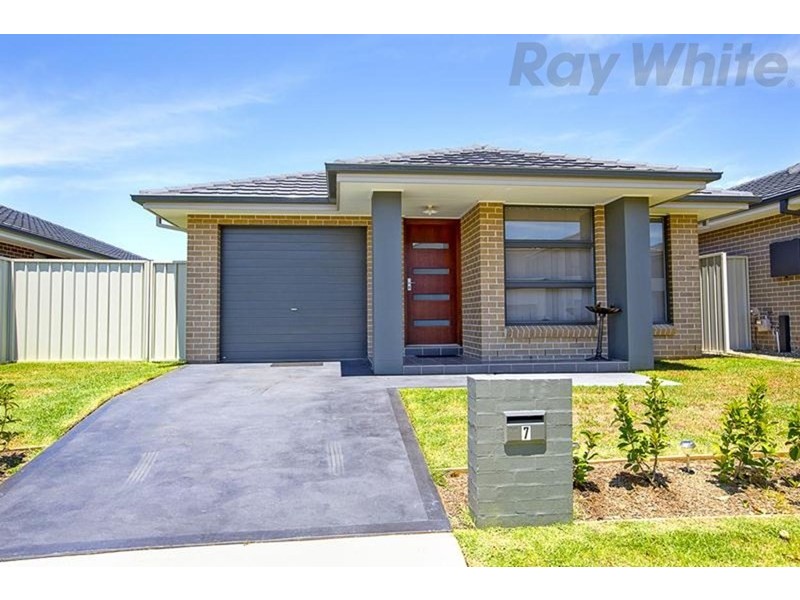 7 Follet Avenue, Middleton Grange NSW 2171