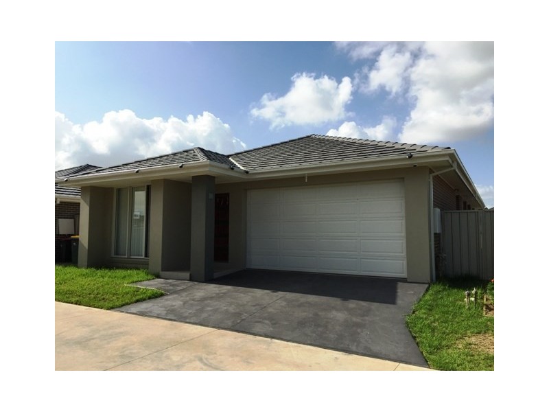 19 Follet Avenue, Middleton Grange NSW 2171