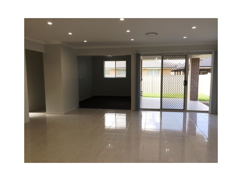 19 Follet Avenue, Middleton Grange NSW 2171