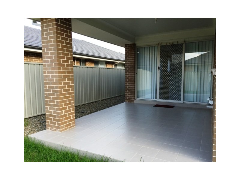 19 Follet Avenue, Middleton Grange NSW 2171