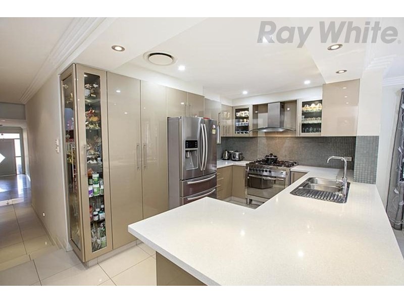 4 Pontville Close, West Hoxton NSW 2171