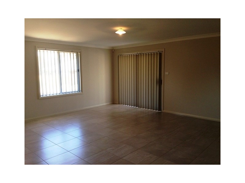 7 Magaret Dawson Drive, Carnes Hill NSW 2171