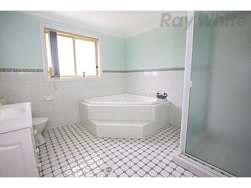 8 Symons Place, West Hoxton NSW 2171