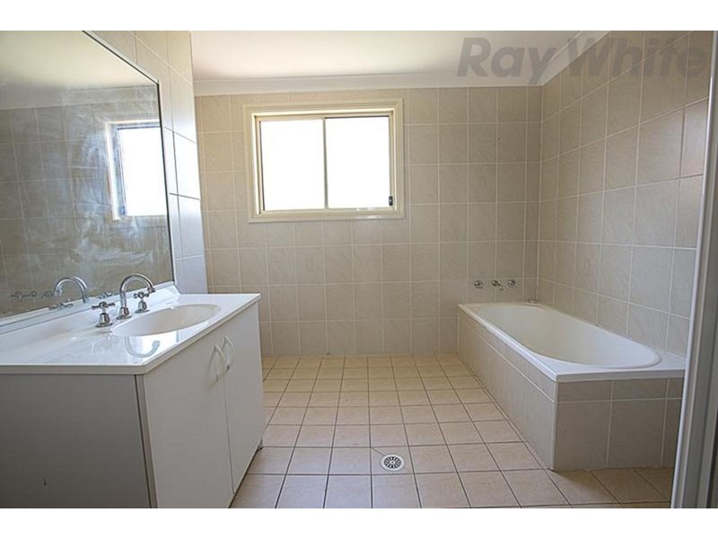 131 Carmichael Drive, West Hoxton NSW 2171