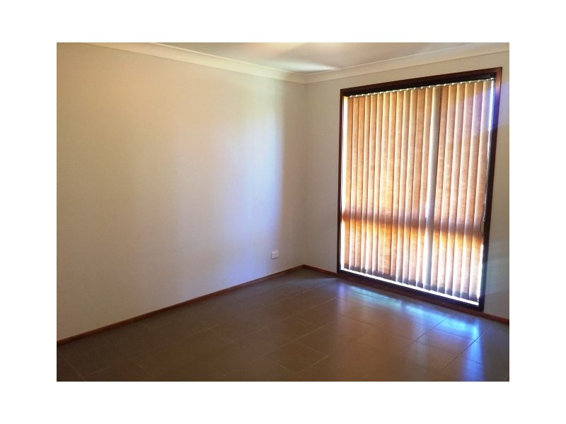 5 Arnold Avenue, Green Valley NSW 2168