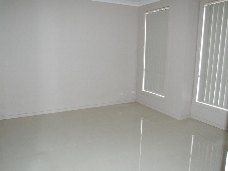 13 Stanley Avenue, Middleton Grange NSW 2171