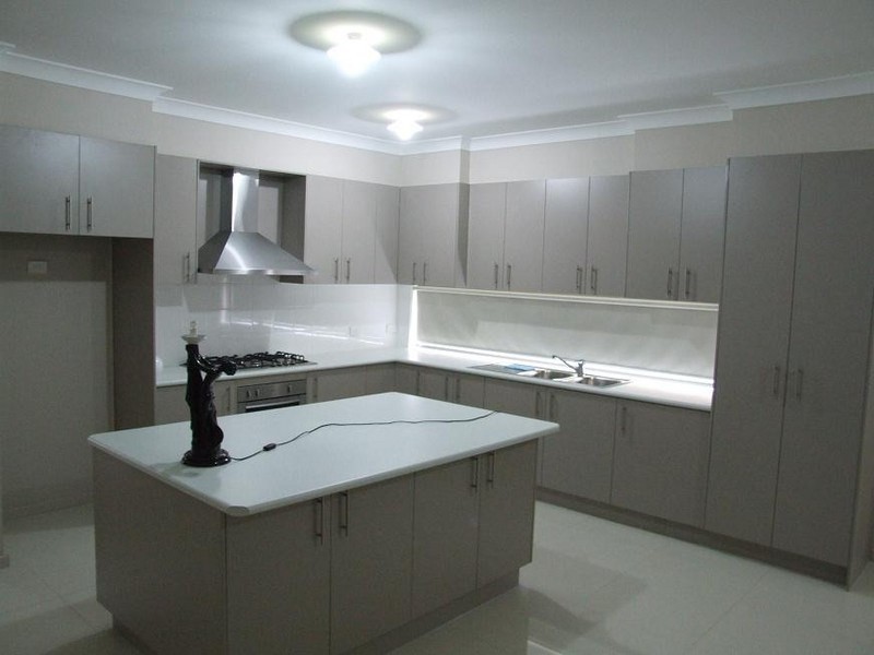 13 Stanley Avenue, Middleton Grange NSW 2171