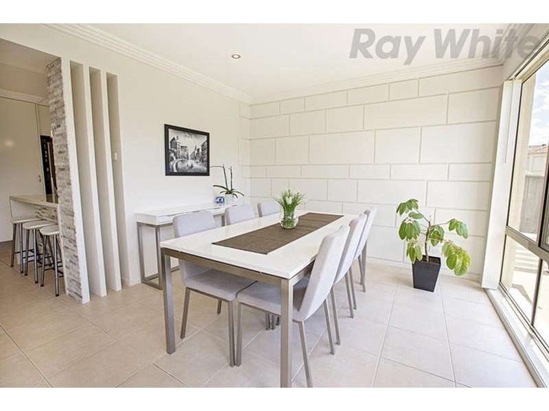 90 Carmichael Drive, West Hoxton NSW 2171