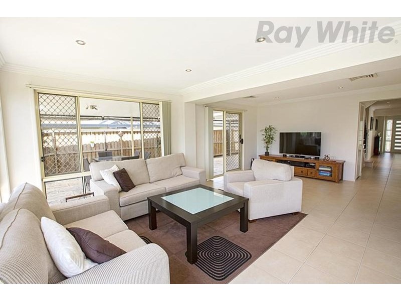 90 Carmichael Drive, West Hoxton NSW 2171