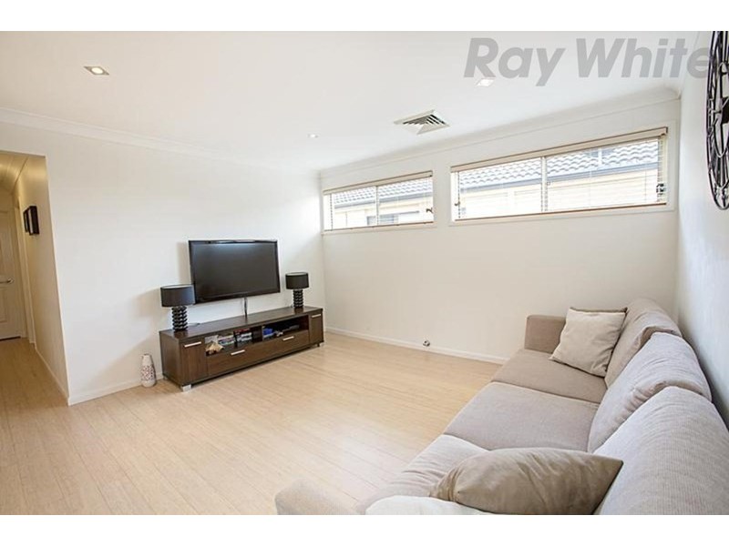 90 Carmichael Drive, West Hoxton NSW 2171