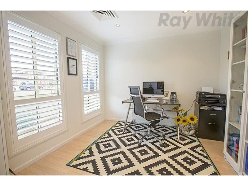 90 Carmichael Drive, West Hoxton NSW 2171