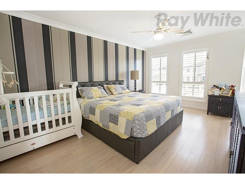 90 Carmichael Drive, West Hoxton NSW 2171