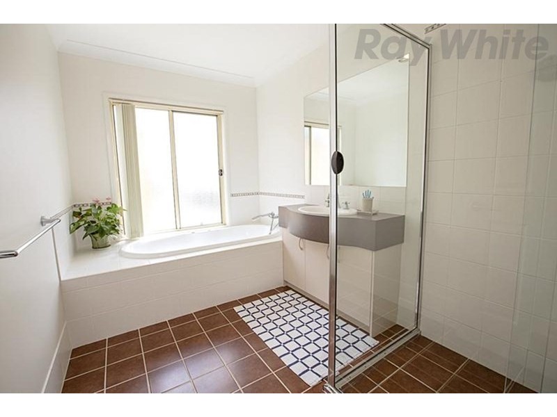 90 Carmichael Drive, West Hoxton NSW 2171
