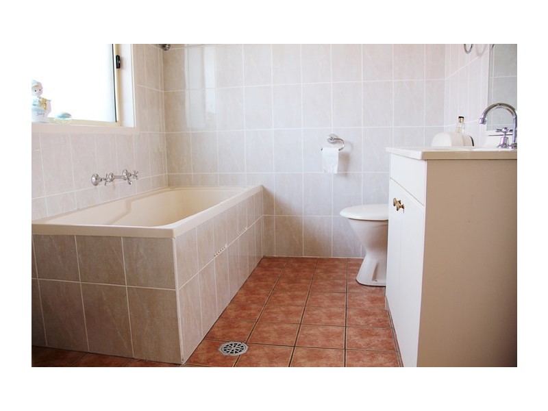 8 Gilgandra Road, Hoxton Park NSW 2171