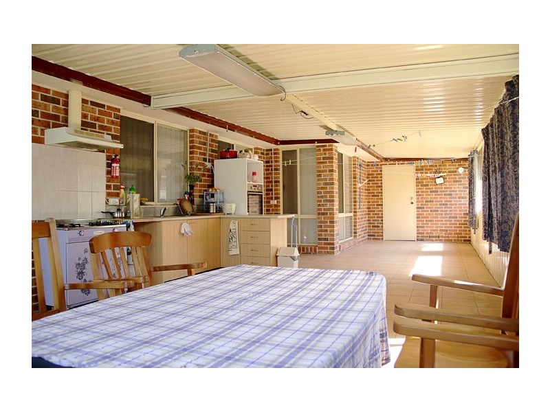 8 Gilgandra Road, Hoxton Park NSW 2171