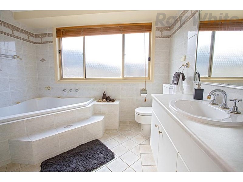 10 Moruya Close, Prestons NSW 2170