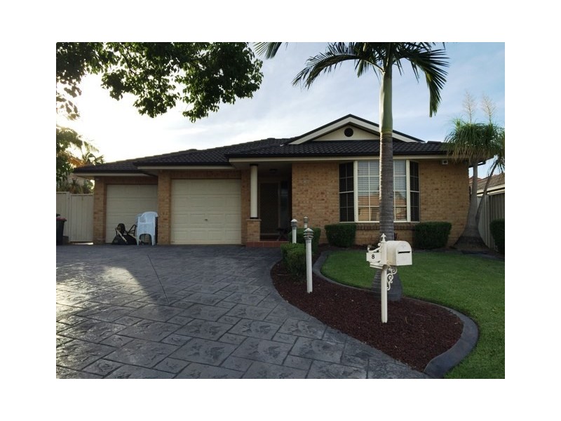 8 Rasp Close, West Hoxton NSW 2171