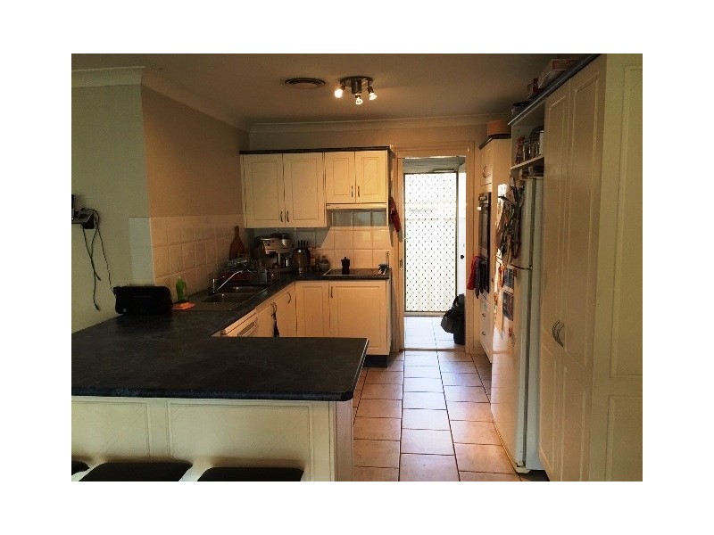 8 Rasp Close, West Hoxton NSW 2171