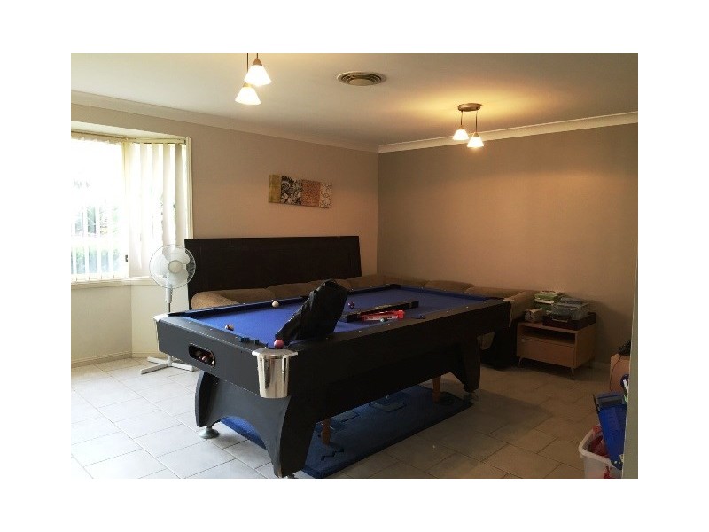 8 Rasp Close, West Hoxton NSW 2171