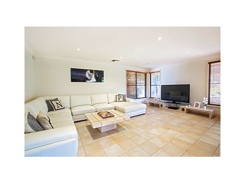 8 Davina Close, Cecil Hills NSW 2171