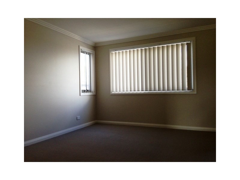 32 Potts Lane, Potts Hill NSW 2143