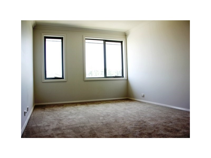 111 Hemsworth Avenue, Middleton Grange NSW 2171