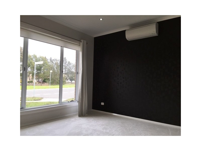 34 Rosedale Circuit, Carnes Hill NSW 2171