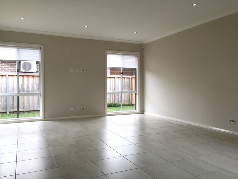 34 Rosedale Circuit, Carnes Hill NSW 2171