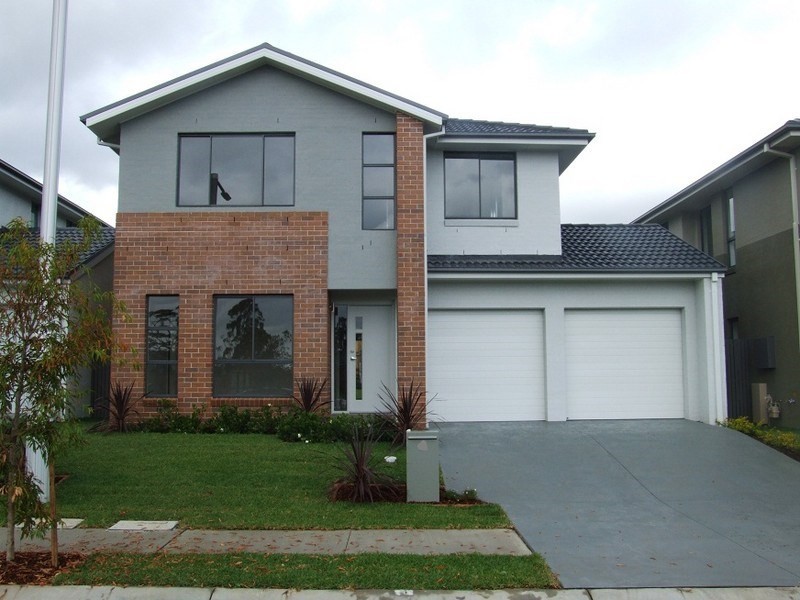 4 Brothers Lane, Glenfield NSW 2167