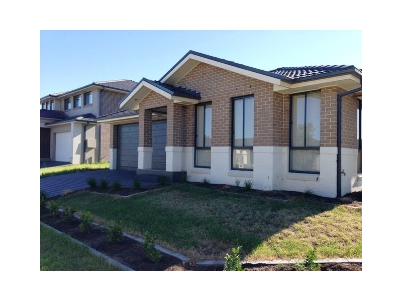 9 Carter Street, Oran Park NSW 2570