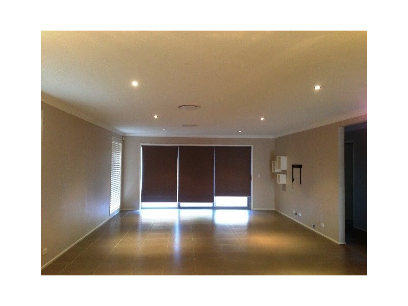 4 Echo Avenue, Middleton Grange NSW 2171