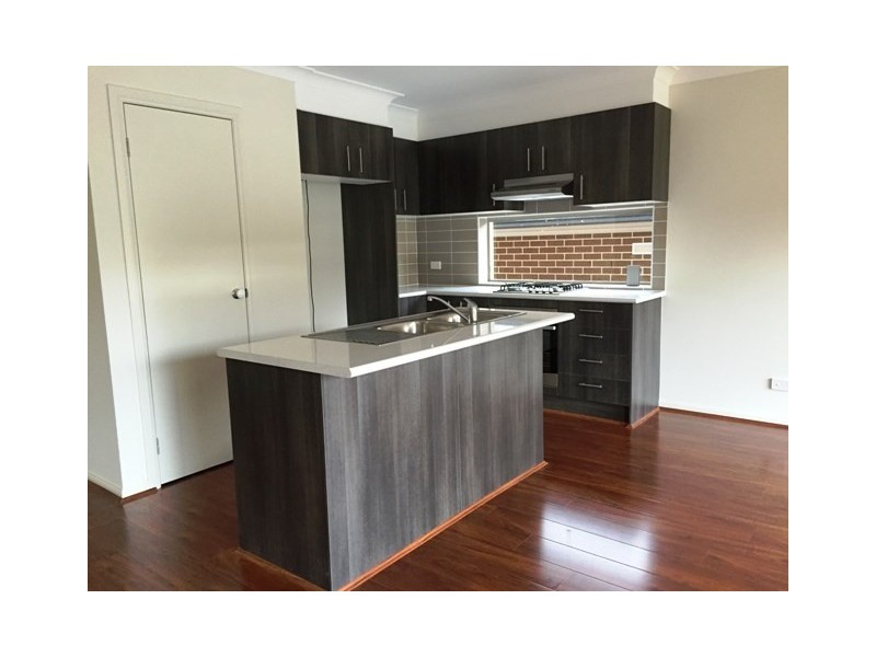 10 Little John Street, Middleton Grange NSW 2171