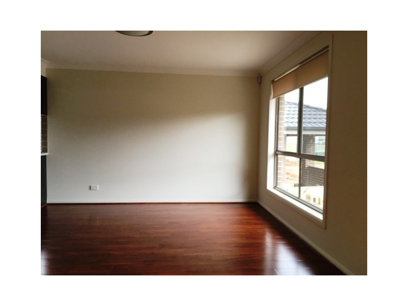 10 Little John Street, Middleton Grange NSW 2171