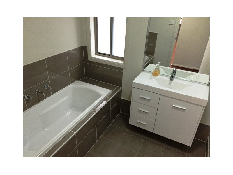 10 Little John Street, Middleton Grange NSW 2171